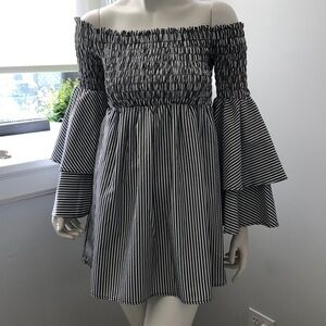OFF THE SHOULDER RUFFLE SLEEVE DRESS SIZE SMALL